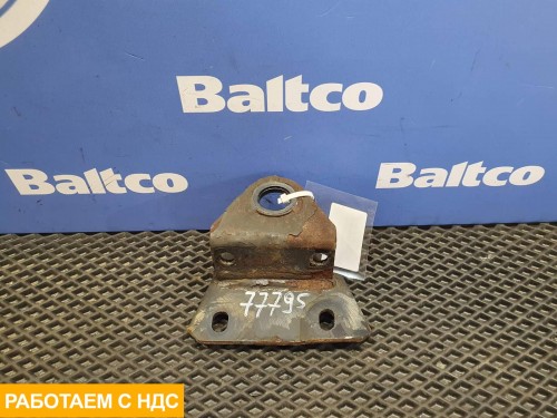 Кронштейн стойки переднего стабилизатора левый